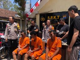 Tiga Terduga Pelaku Perampokan Motor di Jember Digelandang Polisi