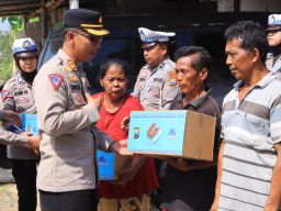 Berbagi Sembako Sambut Hari Lalu Lintas Bhayangkara ke -69