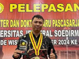 Direktur Pascasarjana Unsoed Imam Widhiono Lepas Wisudawan Program Magister dan Doktoral
