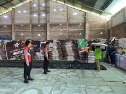 Polisi Pekuat Pengamanan Kotak Suara Pilkada Serentak 2024 di Gudang KPU