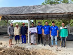 Ra Nasih Salurkan Bantuan Semen 100 Sak ke Masjid Raudlatul Jannah Melalui LN Center