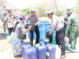 Droping Air Bersih untuk Dua Desa di Bangkalan