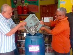 Kolaborasi dengan Uniwa, Unipra Gelar Pelatihan Pemberdayaan UMKM di UD Sidodadi