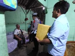 Harlantas Bhayangkara ke-69, Polres Batu Salurkan Bantuan Sosial