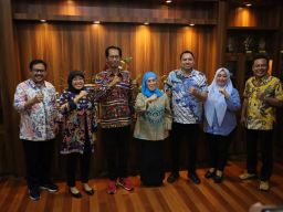 Komitmen Lanjutkan Sinergi, Pjs Restu Novi Widiani Sambangi DPRD Surabaya