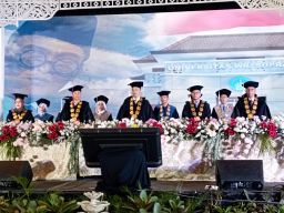 354 Wisudawan, Rektor Unipra; Bisa Memberikan Pendidikan yang Bermutu