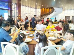 Hadir di Surabaya, Kurnia Seafood Siap Manjakan Lidah, Pelanggan Bisa Pilih Puluhan Seafood Segar