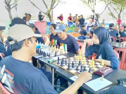 Cak Ghoni Buka Turnamen Catur 2 Jampud di Kenjeran Lama