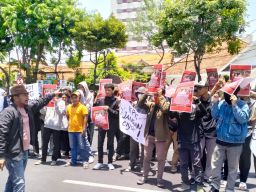 Usung Lima Tuntutan Terkait Dana Hibah, Jaka Jatim Demonstrasi di Depan Gedung Negara Grahadi
