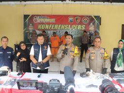 Pamer Senpi di Medsos Dua Pria Diamankan Polisi