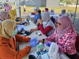 Majelis Taklim Bunda Sholehah Gelar Donor Darah Hingga Pemeriksaan Kesehatan Gratis