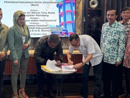 Kerjasama Pengembangan SPAM Perumda Tirta Mulia Teken MoU Dengan PT Tigalapan Adam Internasional