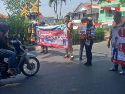 KAI Commuter Wilayah 8 Surabaya Sosialisasi Keselamatan Perlintasan Sebidang