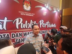 Debat Perdana, Erji Fokus Peningkatan Pelayanan dan Kesejahteraan Warga Kota Surabaya