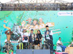 Bersama Santri Polres Kediri Kota Vespa Touring Religi