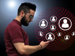 Tanda Dia Sering Ingat Masa Lalu, Suka Bandingkan Antar Mantan Pasangan, Lihat Story Medsosnya