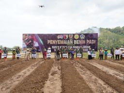 Tingkatkan Produktivitas Petani Pulau Bawean KSAD Lounching Pipanisasi TNI Manunggal Air