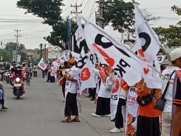Dukung Paslon Cabup 02, Ratusan Kader PKS Gelar Flashmob di Sepanjang Jalan Gatot Subroto