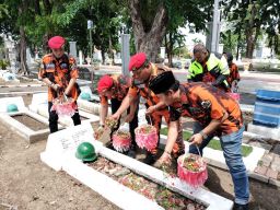 Momentum Hari Pahlawan, Pemuda Pancasila Tabur Bunga di Taman Makam Pahlawan