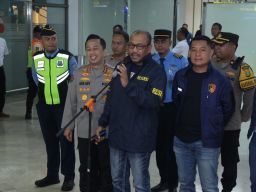 Dua Pelaku Kasus Judi Online Libatkan Pegawai Komdigi Tiba di Bandara Soetta