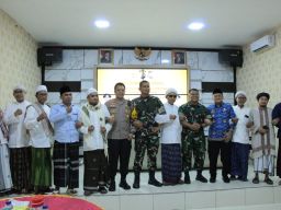 Danrem Bhaskara Jaya dan Forkopimda Sampang Silaturahmi dengan Forum Ulama Khos