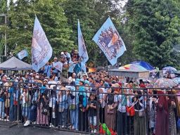 Ribuan Massa Antar Keberangkatan Paslon Bagus Menuju Debat ke 3