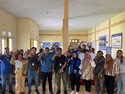 Pelatihan Desa Cerdas, Relawan TIK Jatim Dorong Pemanfaatan Medsos Promosikan Indahnya Negeri Pelauw