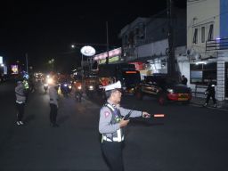 Antisipasi Gesekan Antar Pendukung Paslon Pasca Hasil Quick Count, Polisi Lakukan Patroli