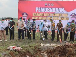 Ungkap Lahan Ganja Terbesar di Pulau Jawa, Pj Bupati Lumajang Apresiasi Kinerja Polisi