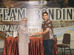 Seminar Wawasan Kebangsaan, Dia Puspitasari Ajak BEM Ubaya Berpikir Kritis