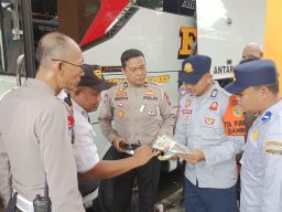 Ramp Chek Angkutan Umum dan Tes Urine Pengemudi di Terminal Purbaya
