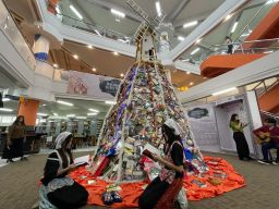 Uniknya Windmolen Kerstboom, Perpaduan Pohon Natal Dengan Nuansa Negeri Belanda