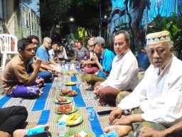 Arisan Bapak-bapak RT 09 Tanah Merah Gang Sawi, Perkuat Semangat Kekeluargaan