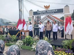 Pj Bupati Majalengka, Dedi Resmikan Kampung Pancasila di Desa Kawunghilir