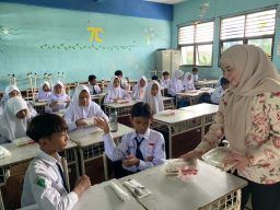 Gerindra Apresiasi Program Makan Bergizi Gratis untuk 6.159 Siswa di Surabaya