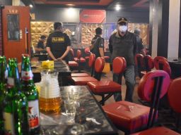 Minimalisir Kasus Kecelakaan Akibat Pengaruh Alkohol, Satpol PP Surabaya Sidak RHU