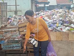 Puluhan Pedagang Pasar Comal Menutup Kiosnya, Dampak Luapan Sampah