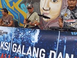 Komunitas Anak Muda di Jateng Gelar Aksi Musik Jalanan Peduli Kemanusiaan Tanah Longsor dan Banjir