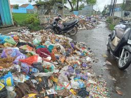 Pemalang Terjebak Sampah, Akses Jalan Menuju Kantor Bupati Tertutup, Masyarakat Kecewa