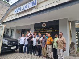 Kunjungi Kantor PWI Jatim FKKS SMAN-SMKN Surabaya Keluhkan Intimidasi Oknum Wartawan dan LSM