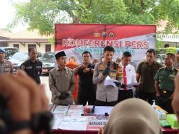 Polisi Gelandang Empat Tersangka Penipuan Berkedok Program Makan Bergizi Gratis