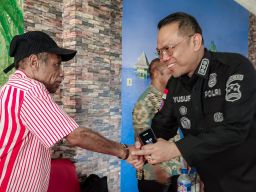 Perkuat Sinergi Kasatgas Humas Ops Damai Cartenz Temui Toloh Jayapura