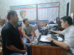 Terduga Pelaku Pelecehan Seksual Anak Tiri Digelandang Polisi