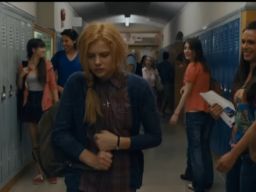 "Carrie" Teror Balas Dendam Gadis dengan Kekuatan Telekinetik