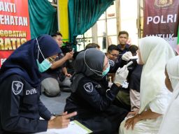 Peduli Kesehatan, Polres Pelabuhan Tanjung Perak Gelar Bakti Sosial untuk Anak Yatim