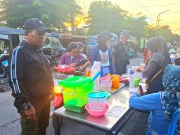 AWS dan Warga Margorejo Gelar Bazar Ramadan, Dorong UMKM Lokal Bangkit