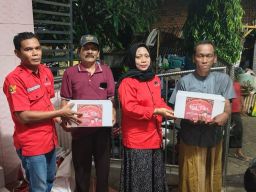 PDIP Surabaya Bagikan 8 Ribu Bingkisan Lebaran pada Jajaran Pengurus sampai Akar Rumput