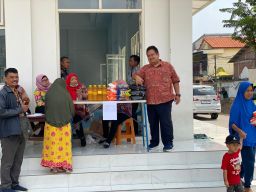 Warga Kelurahan Tanah kali Kedinding Serbu Sembako Murah