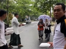 Jadikan Ramadan Lebih Bermakna PWI Bondowoso bagikan Takjil