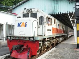 KAI Commuter Wilayah 8 Surabaya Operasikan 51 Perjalanan Saat Angkutan Lebaran 2025